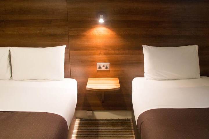 Room 8 of 17
