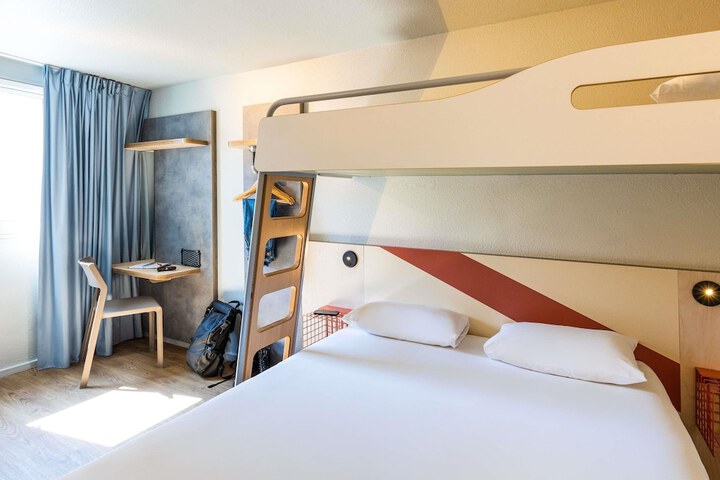 Room 6 of 36