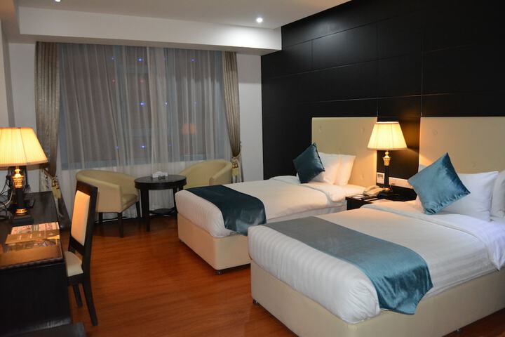 Room 34 of 62