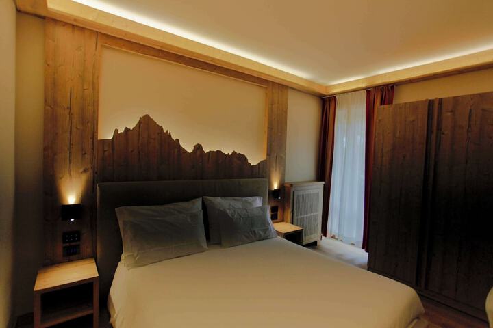 Room 32 of 107