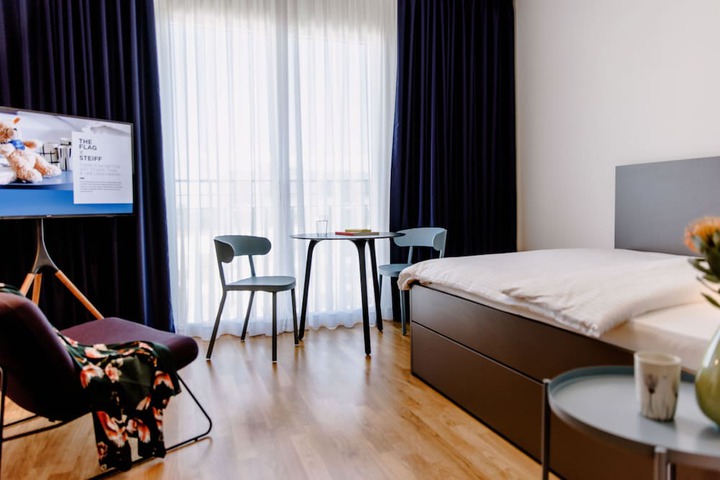 Room 33 of 68