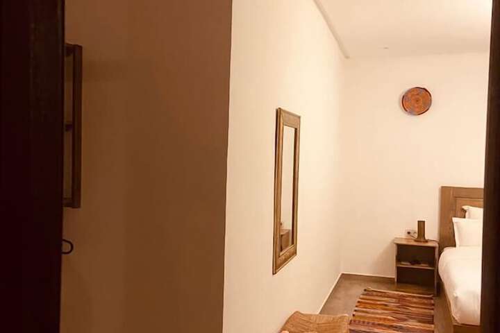 Room 9 of 153