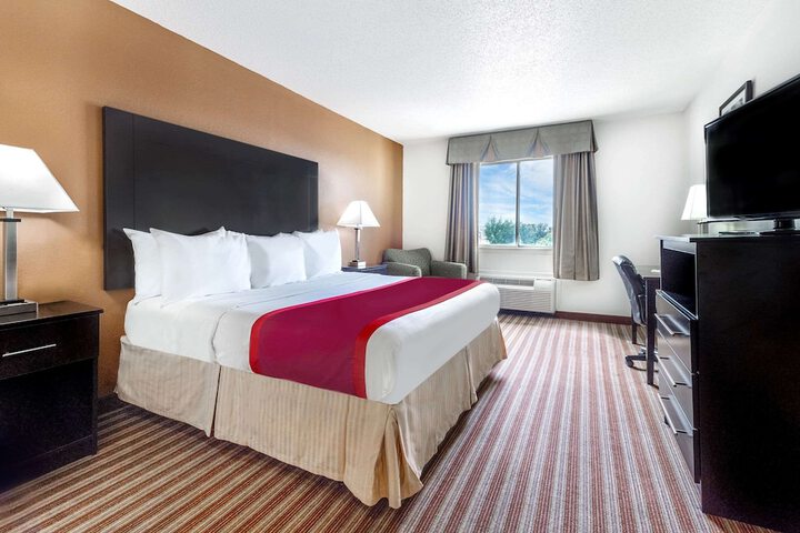 1 King Bed (7 of 14)