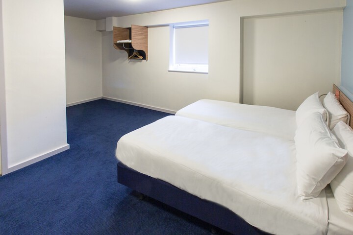 Room 7 of 34
