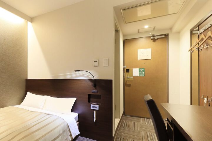 Room 15 of 107