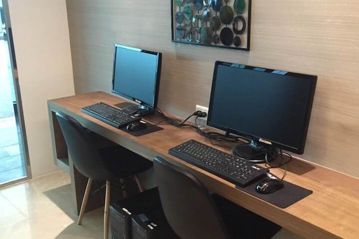 Business Center 45 of 47