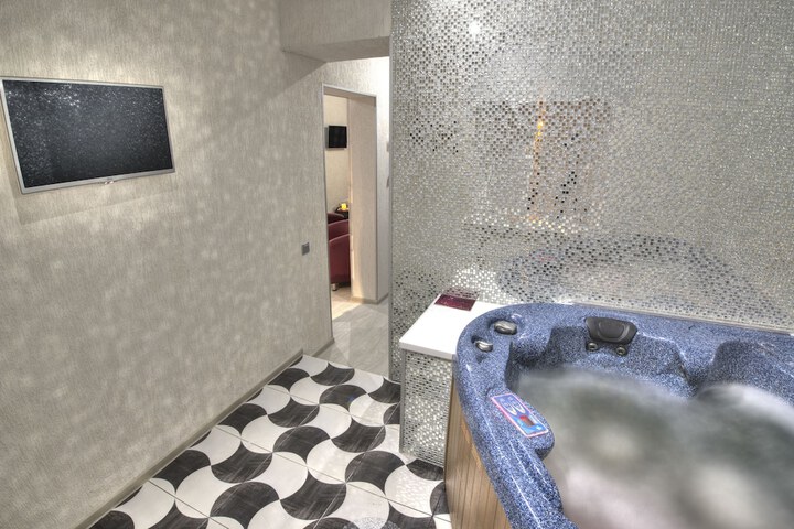 Room 16 of 26
