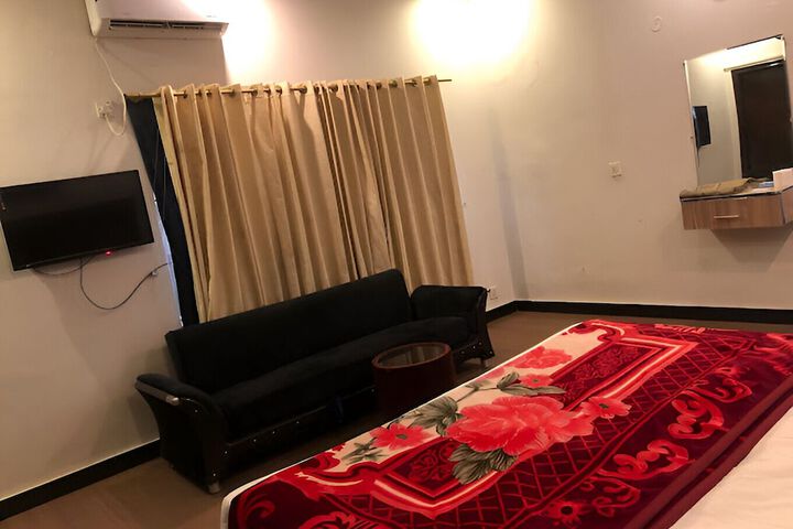 Room 3 of 11