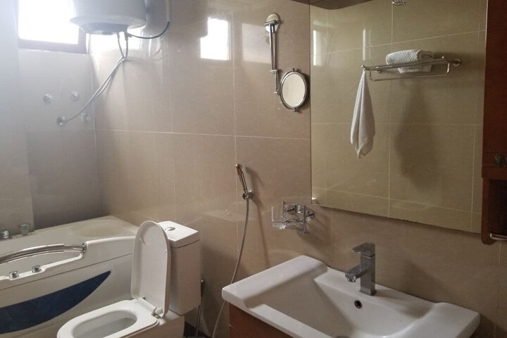 Room 15 of 36