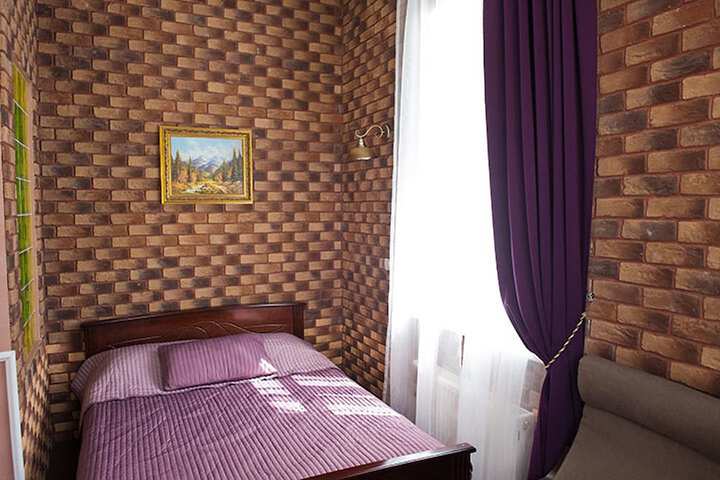 Room 4 of 6