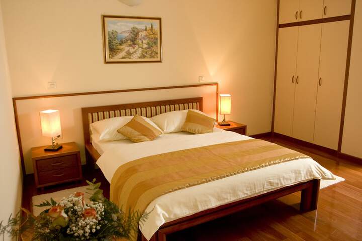 Room 6 of 45