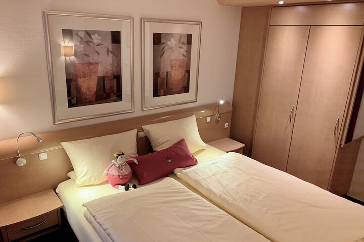 Room 42 of 102