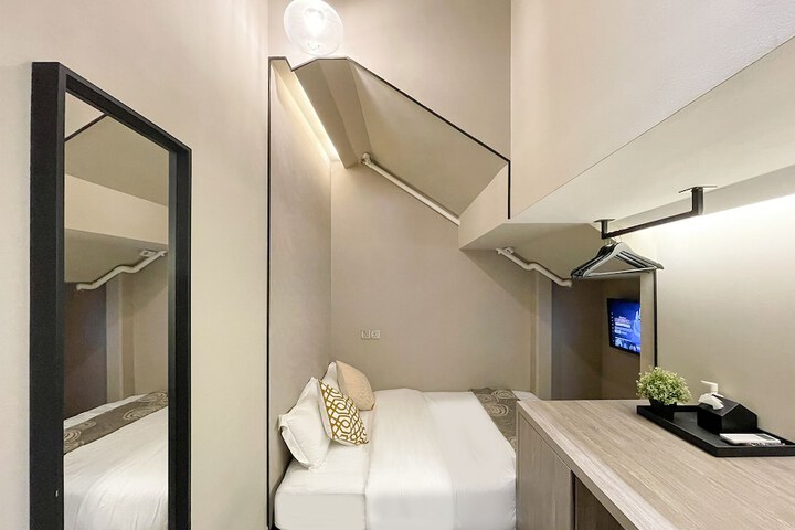 Room 27 of 85