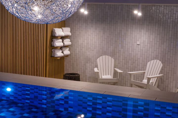 Hotel Pool
