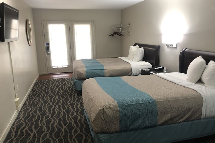 2 Double Beds (3 of 14)