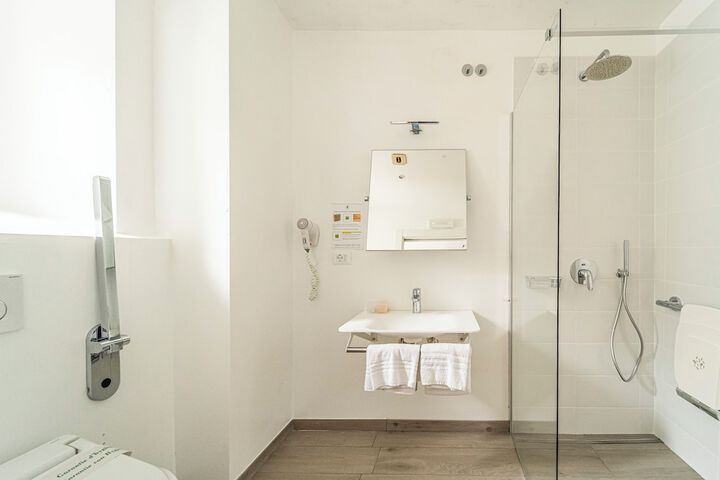 Room 45 of 70