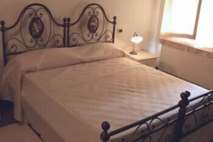 Room 10 of 34