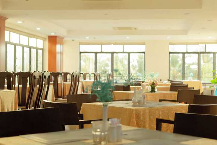 Dining 121 of 150