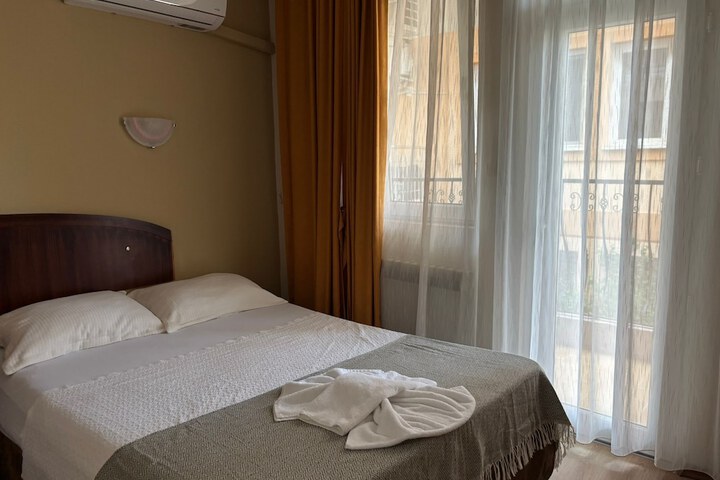 Room 7 of 19