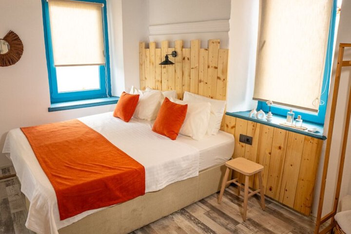Room 3 of 47