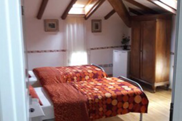 Room 12 of 22