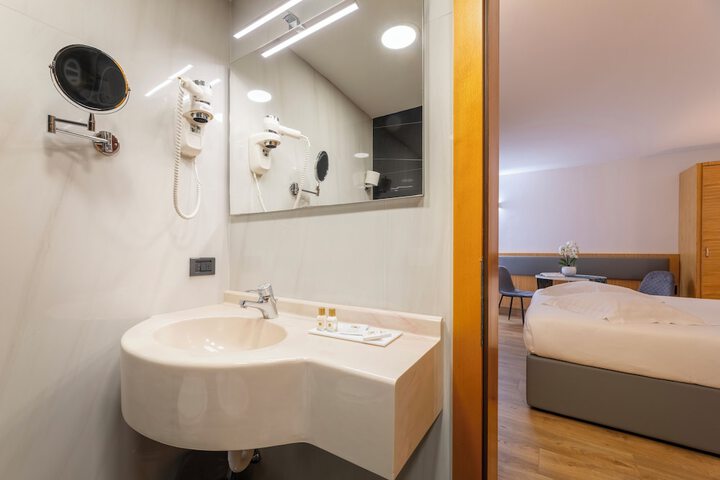 Room 105 of 180