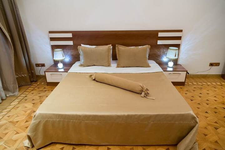 Room 4 of 19