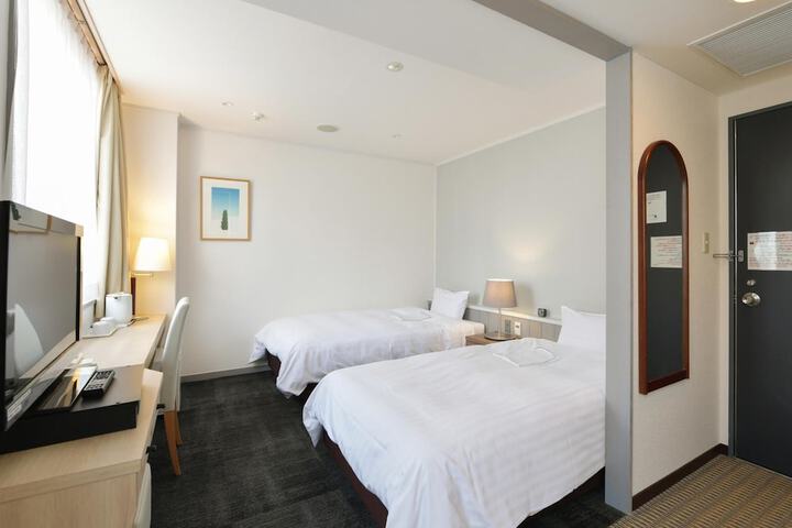 Room 15 of 37