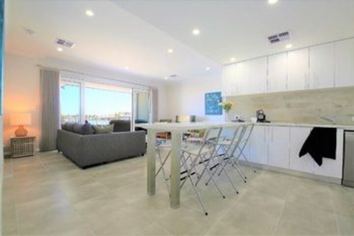 Room 4 of 13