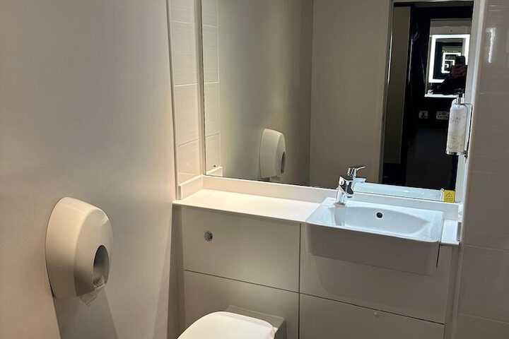Room 13 of 16