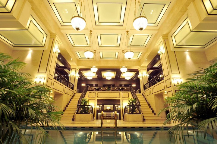 Hotel with Pool