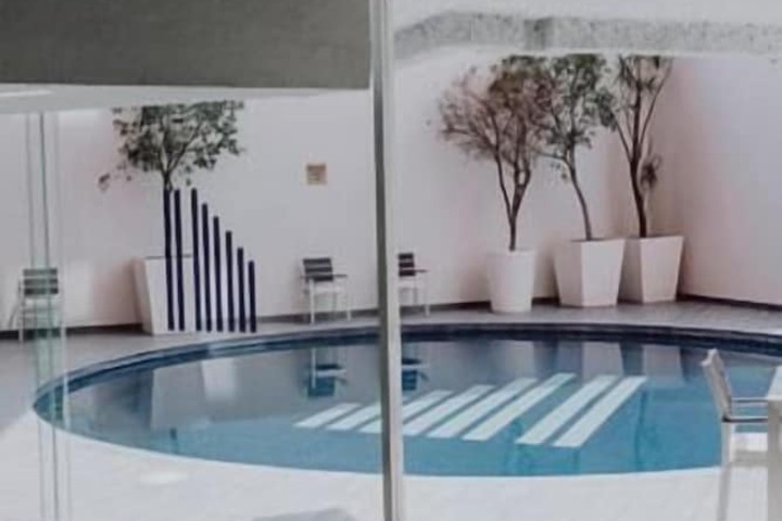 Hotel Pool