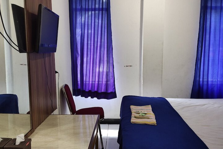 Room 13 of 16