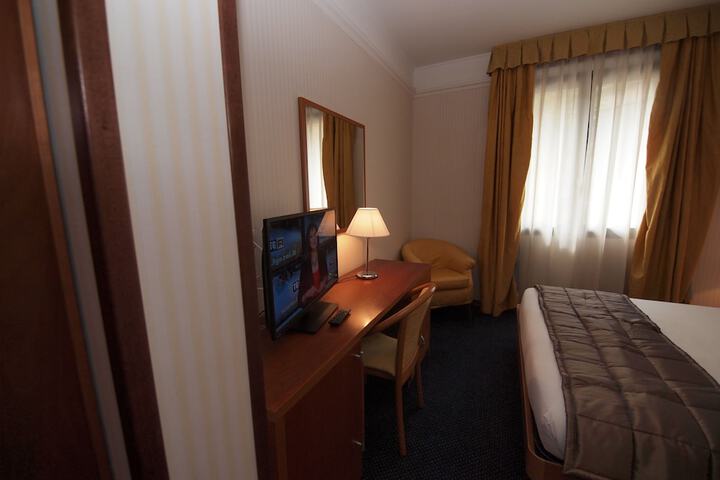 Room 34 of 72