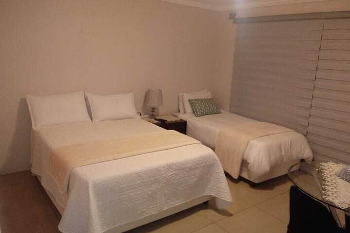 Room 4 of 10