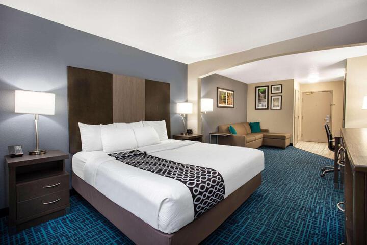 1 King Bed (2 of 14)