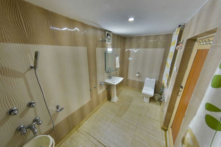 Room 19 of 28