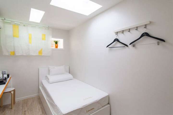 Room 17 of 60