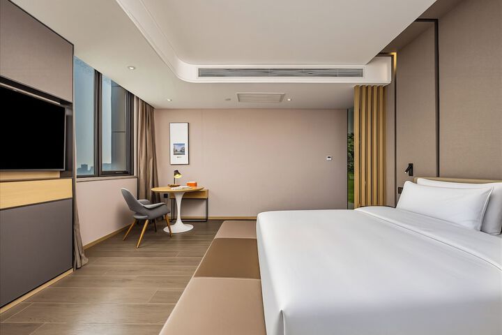 Room 11 of 38