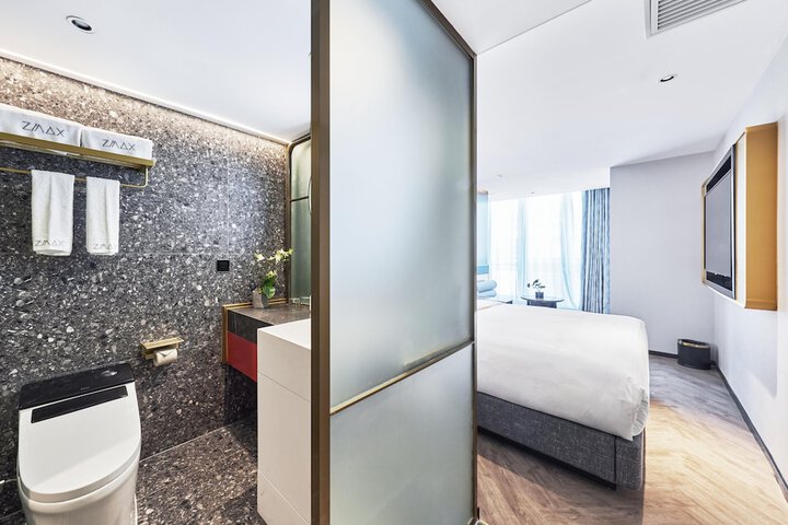 Room 3 of 52