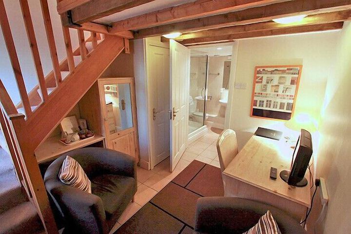 Room 16 of 44