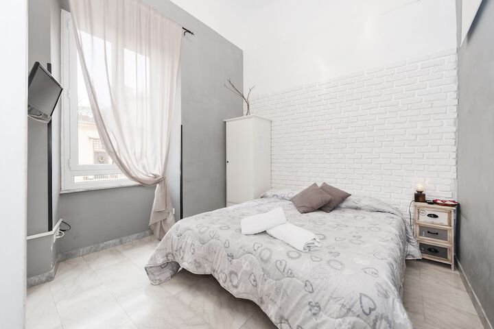 Room 4 of 20