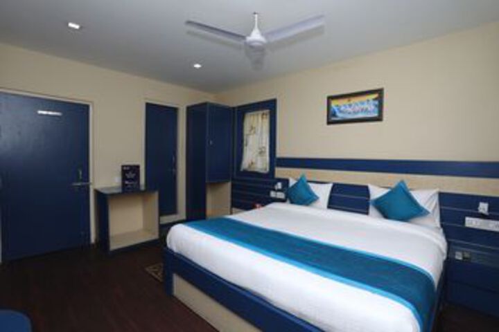 Room 13 of 21