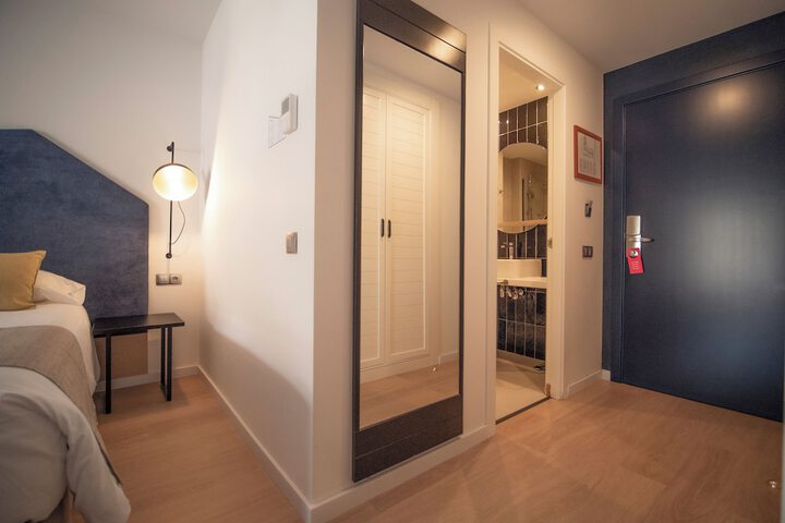 Room 27 of 118