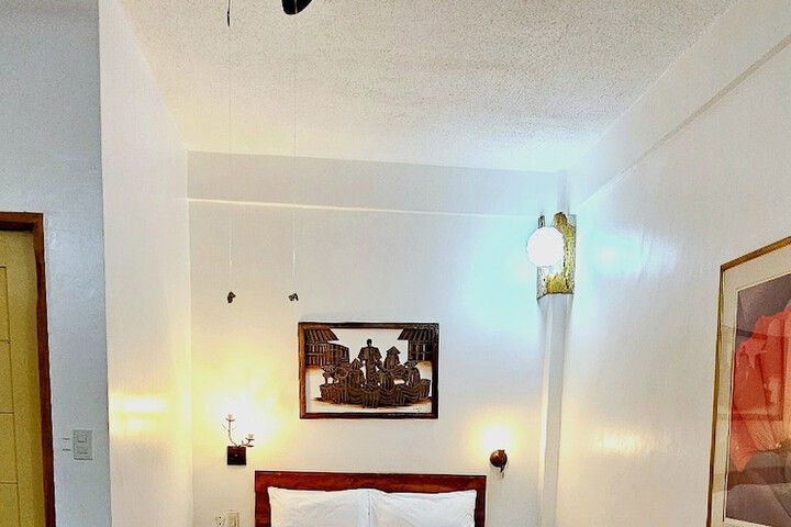 Room 32 of 165
