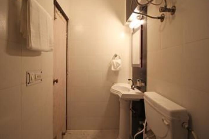 Room 3 of 27