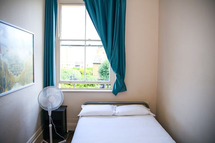 Room 25 of 43