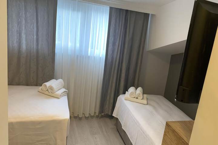 Room 26 of 42