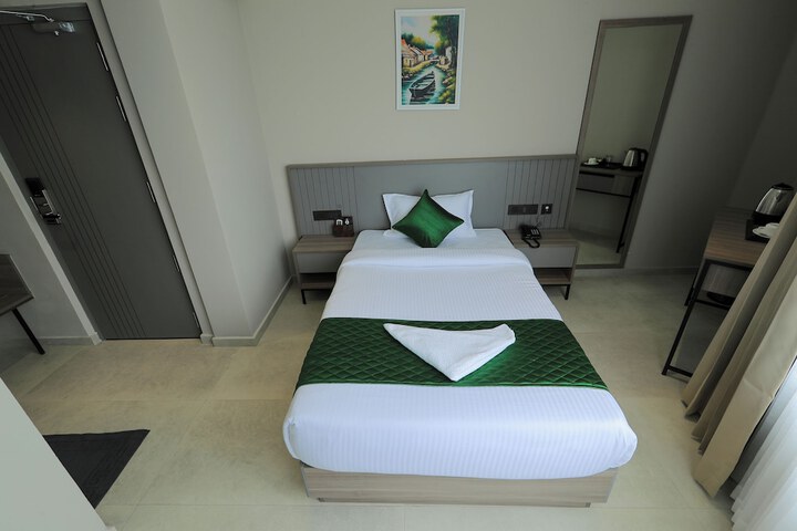 Room 9 of 40