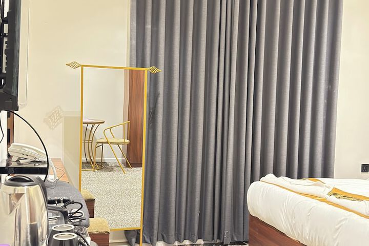 Room 28 of 61